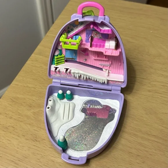 1996 Snow Mountain Polly Pocket Compact - Picture 2 of 7